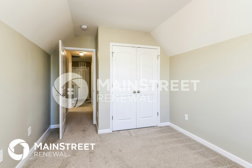 Building Photo - 352 Kendall Dr