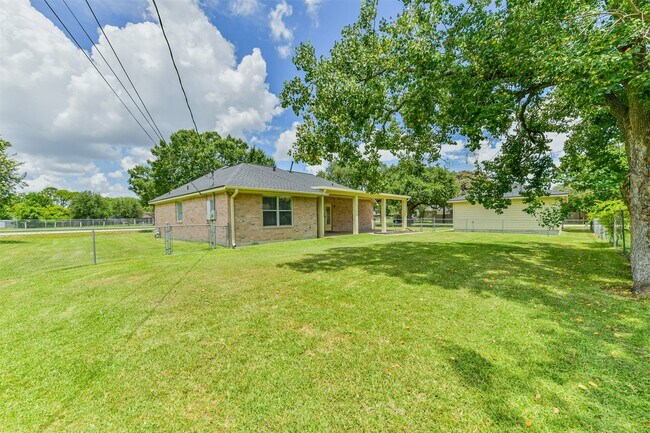 Building Photo - 2401 Woody Rd
