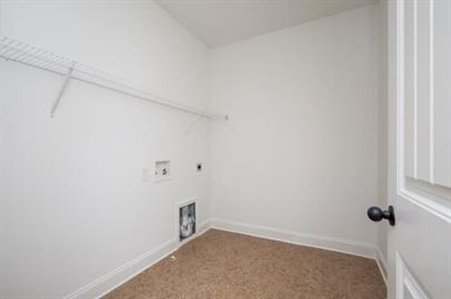 Building Photo - Stunning 4/3 Available Now!