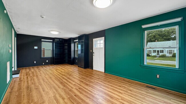 Building Photo - 607 Lee St
