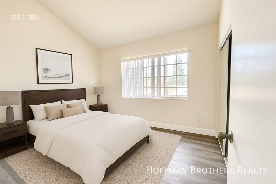 Building Photo - 6941 Hazeltine Ave