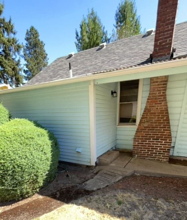 Primary Photo - SMALL COTTAGE LIKE HOME IN DESIRABLE WEST ...