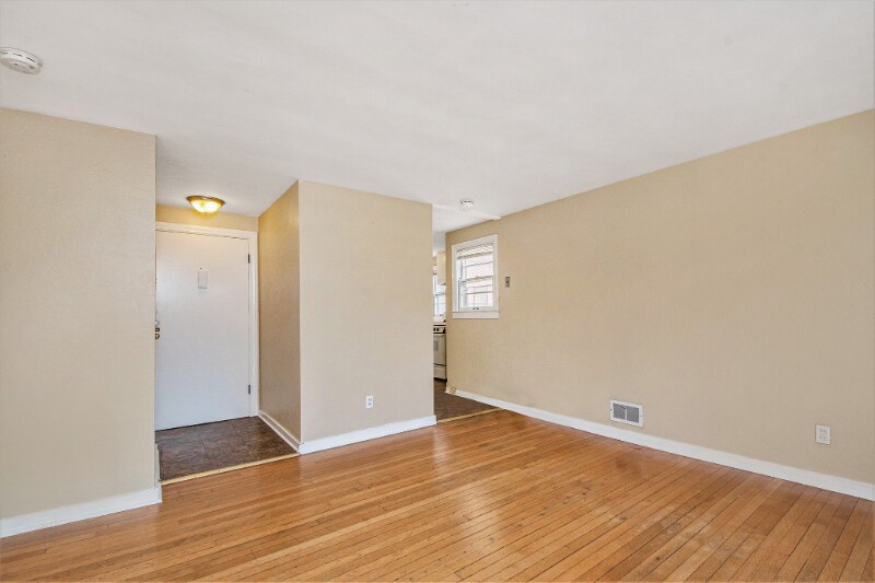 Building Photo - 148 College Ave NE