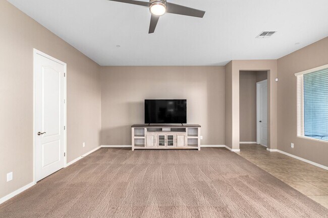 Building Photo - Rare opportunity to lease a house of this ...