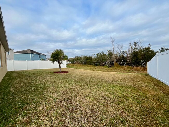 Building Photo - Modern 3 bed/2 bath home with brand-new fl...