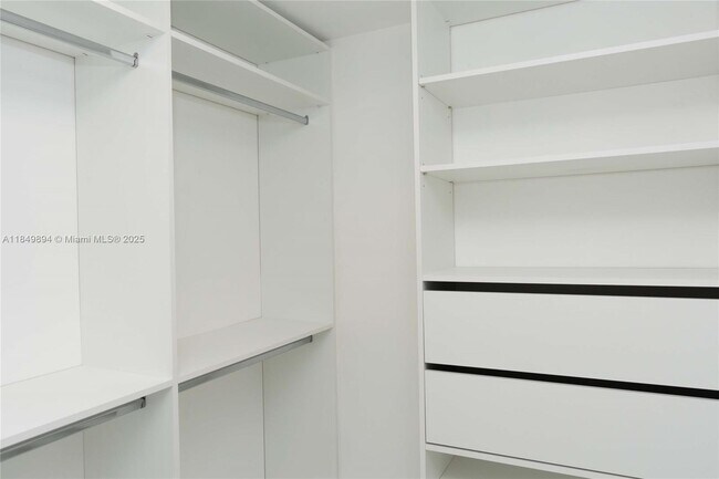 Building Photo - 700 NE 24th St