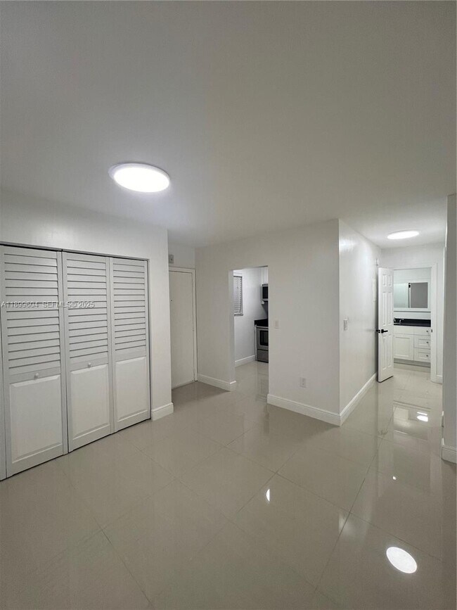 Building Photo - 17255 SW 95th Ave