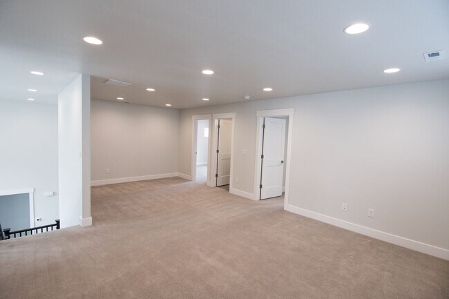 Building Photo - Gorgeous 2-Story Home In a Gated Community!