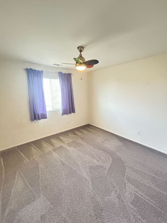 Building Photo - Beautiful Home For Rent NW Bakersfield AVAILABLE NOW!