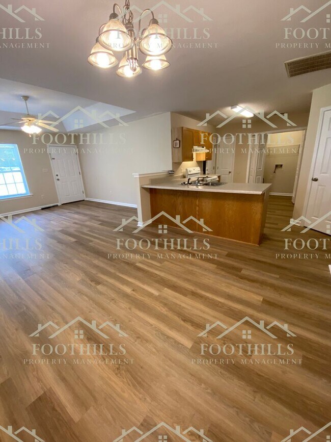 Building Photo - Single Family Home with Attached Garage