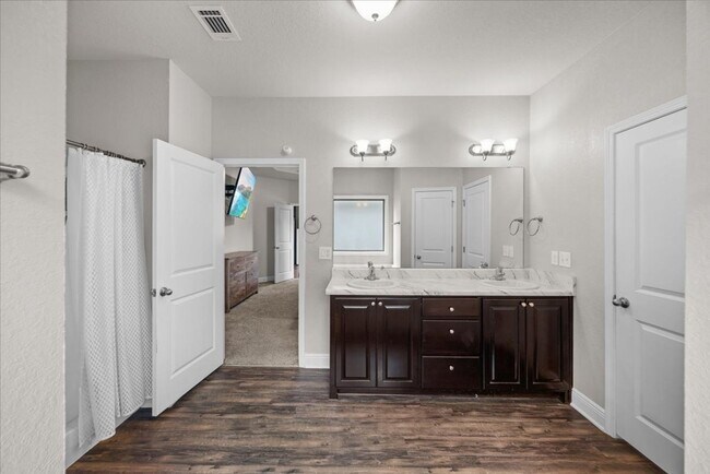 Building Photo - 3 bedroom 2 bathroom- GREAT Location in Pace!