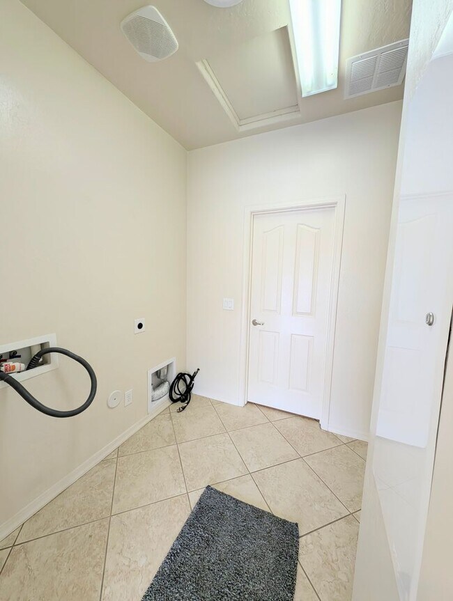 Building Photo - AVAILABLE NOW IN GREAT CHANDLER LOCATION!!!