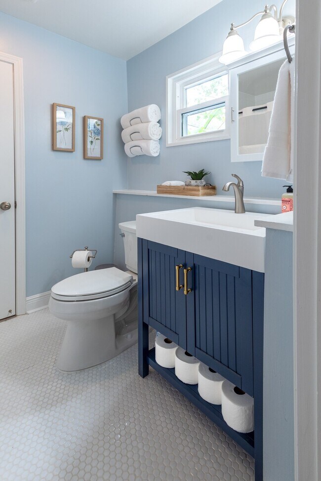 Building Photo - 4010 Laurel St