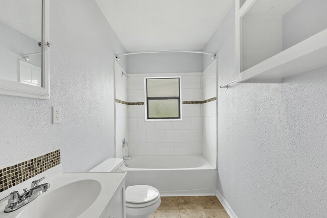 Building Photo - 319 Moody St