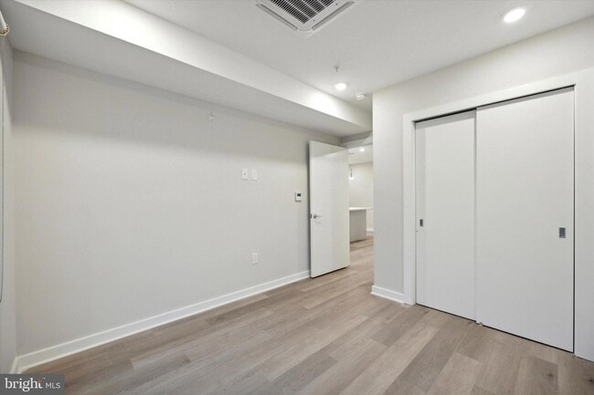 Building Photo - 3449 Scotts Ln