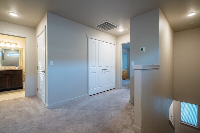 Building Photo - 5 S Kellogg St