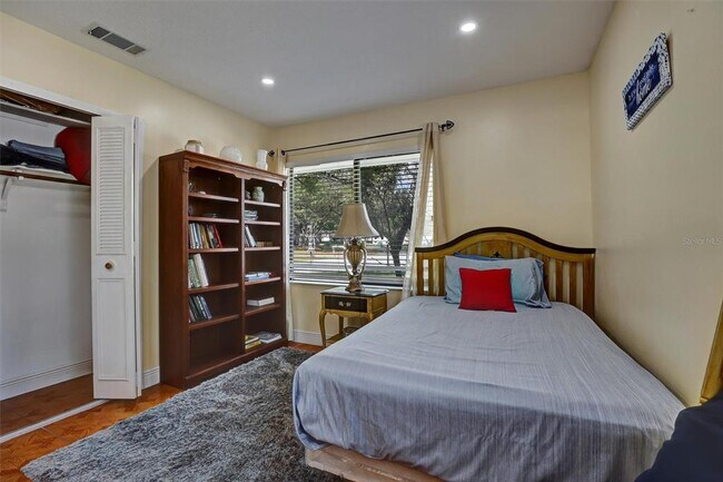 Building Photo - 700 Sunbury Ct