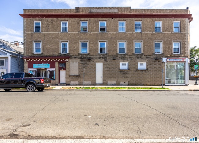 Building Photo - 60 Center St