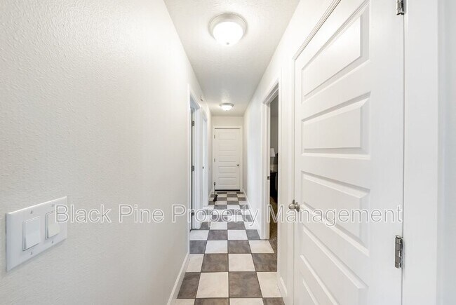Building Photo - 1127 N Echohawk Way