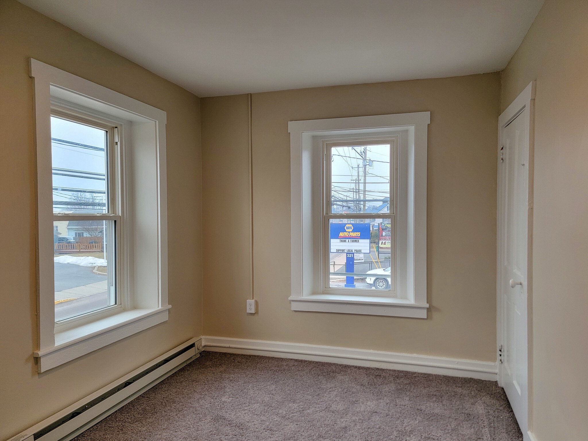 Building Photo - 317 W Main St