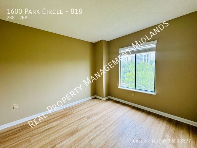 Building Photo - 1600 Park Cir