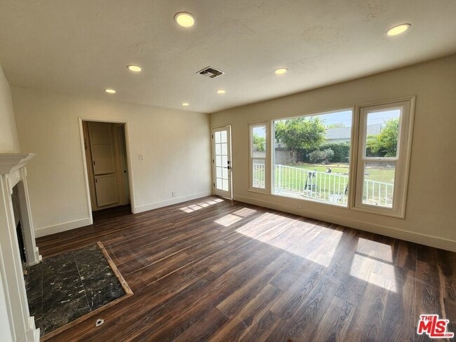 Building Photo - 6639 Chimineas Ave