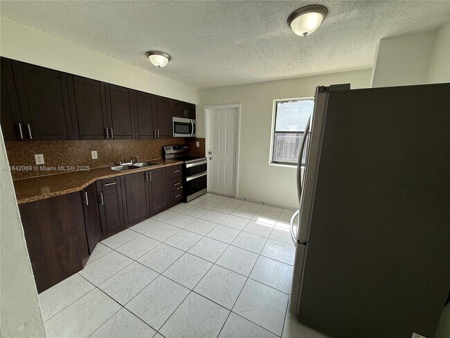 Building Photo - 2146 NW 18th Terrace