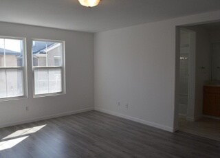 Building Photo - 472 Crespi Pl