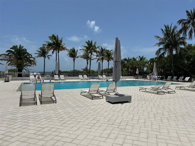 Building Photo - 609 Ocean Dr