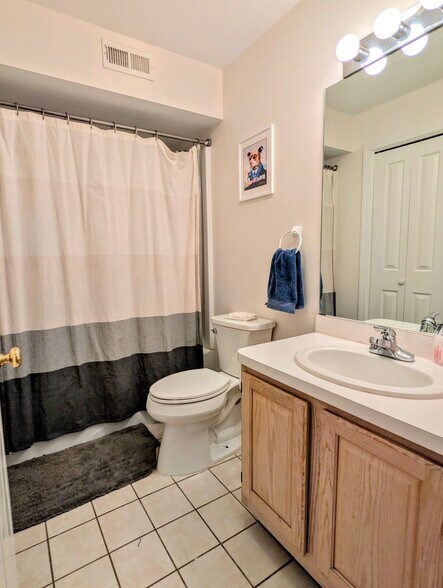 Building Photo - 216 Parker Hill Ave