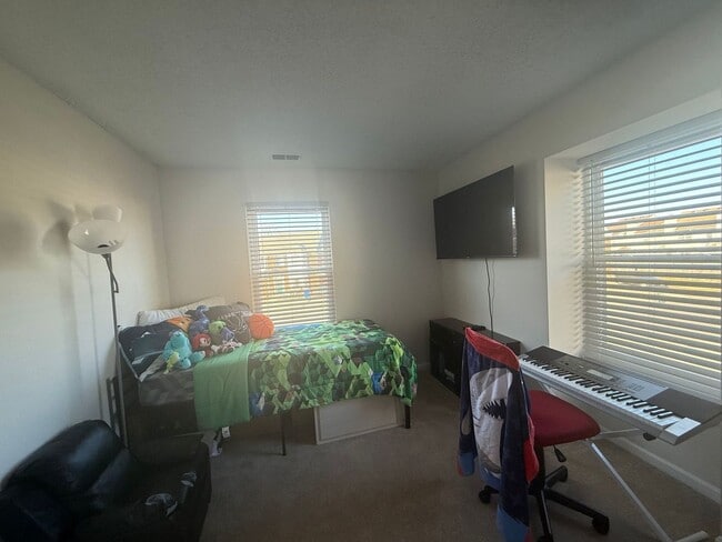 Building Photo - BeautifullyTownhome in Sought-After Indian Lakes * Ask Abut Our Zero Deposit*