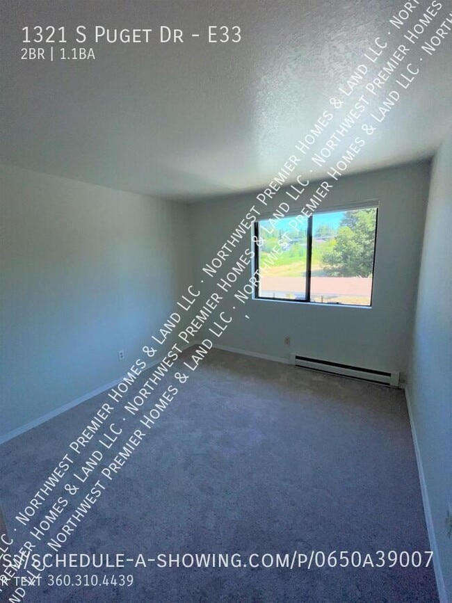 Building Photo - 1321 S Puget Dr