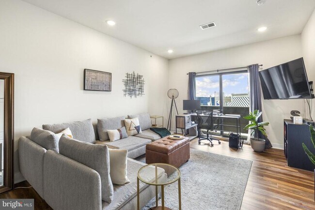 Building Photo - 2411 Kensington Ave