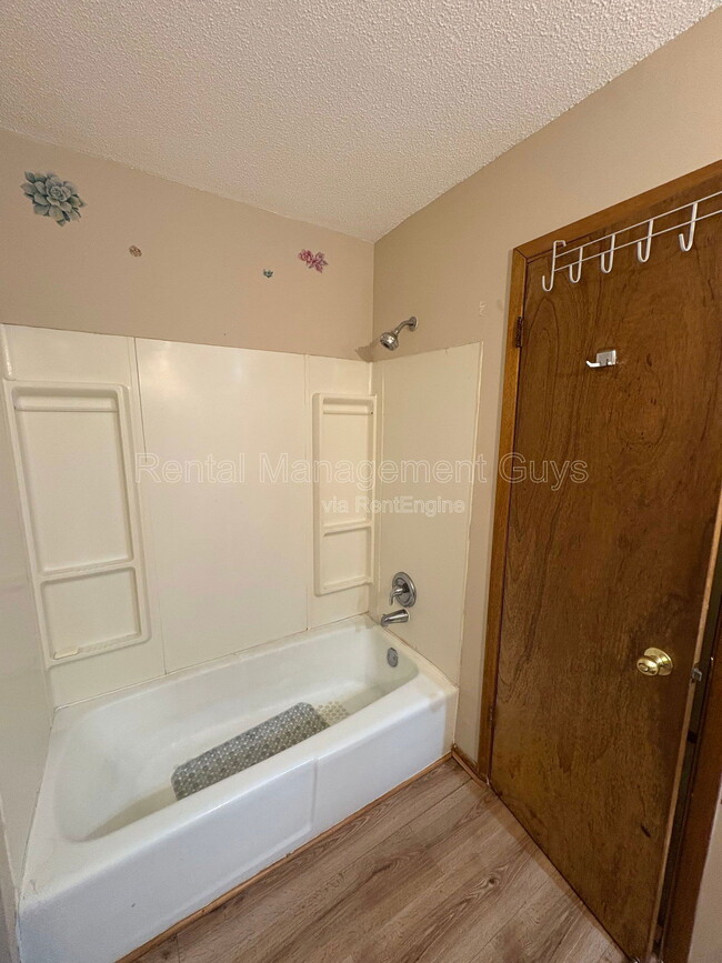 Building Photo - 3319 Longfellow Ave