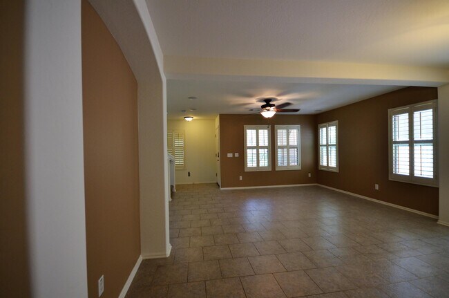Building Photo - 995 S Cheshire Ln