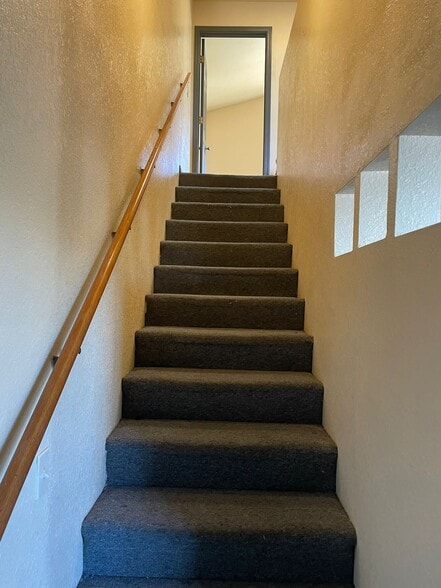 Upstairs Privacy - 544 Multy Ct