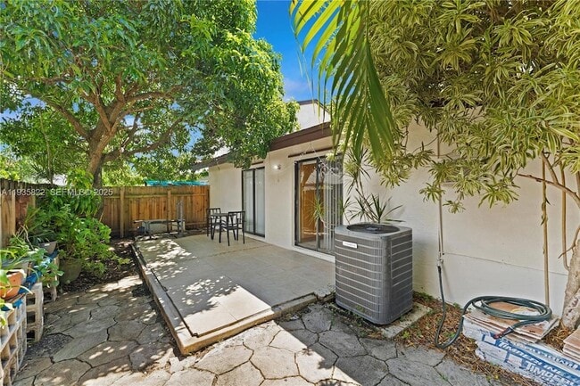 Building Photo - 6701 SW 129th Ct