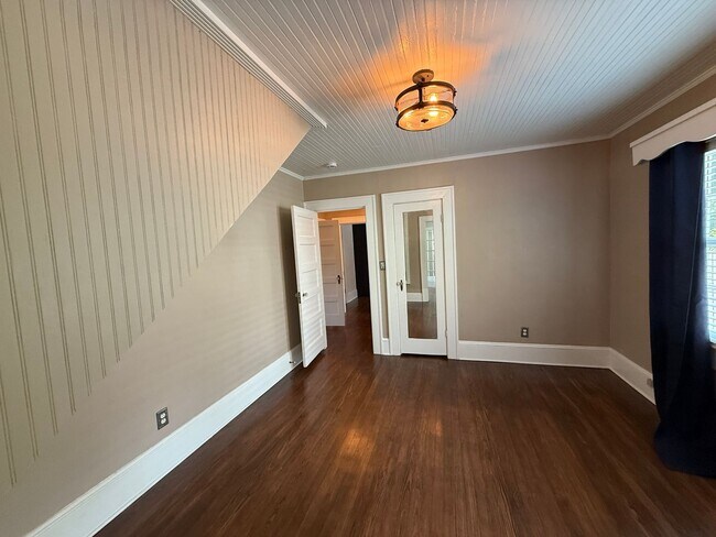 Building Photo - Gorgeous 4 Bed, 3 Bath Haymount Home