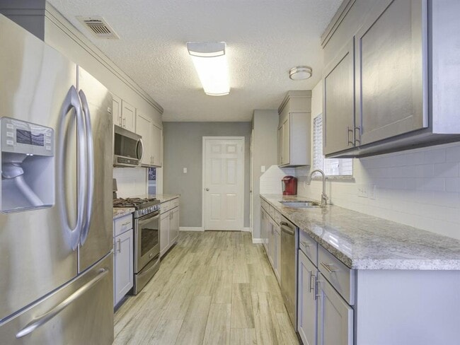 Building Photo - 10941 W Dogwood Dr