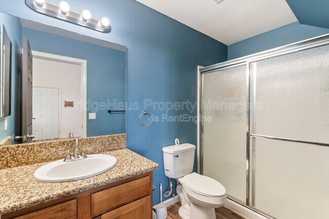 Building Photo - 832 Georgia St