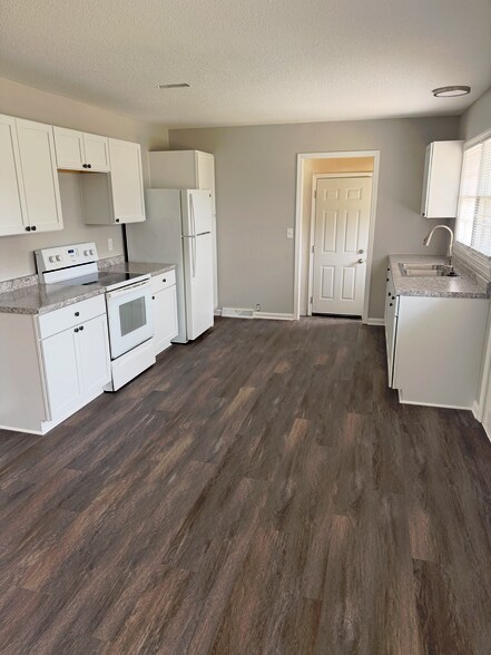 Kitchen - 1018 S Blackwill St