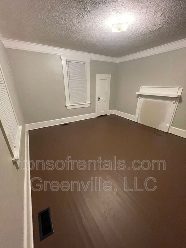 Building Photo - 40 Williams St