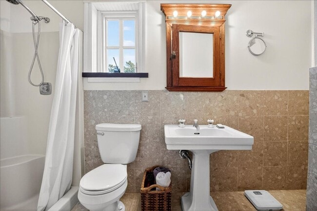 Building Photo - 1010 Allen Ave