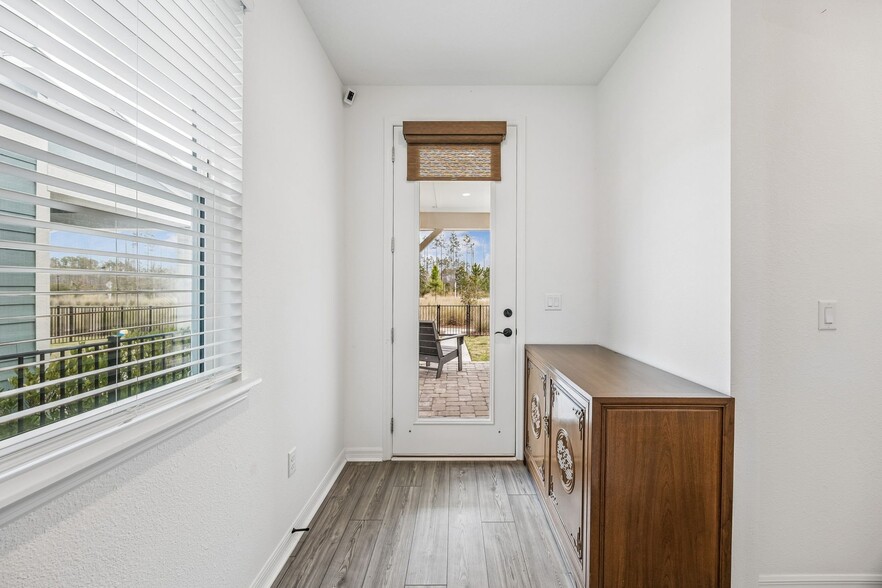 Building Photo - 236 Hawthorn Pk Cir