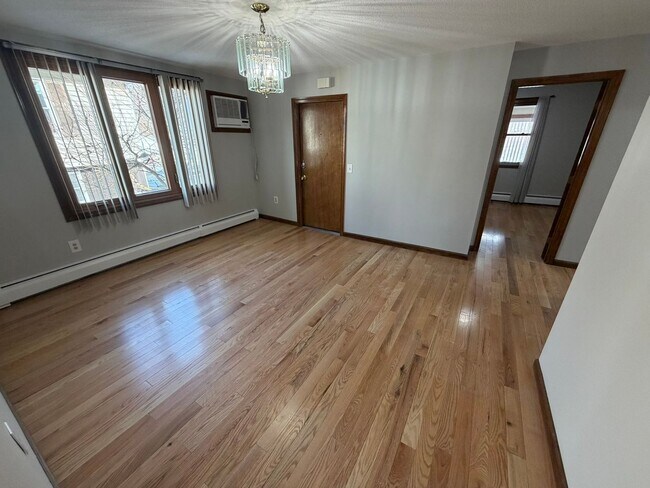 Building Photo - 365 West Ave