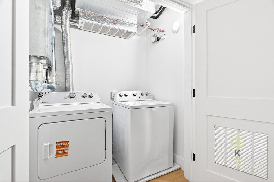 Building Photo - 584 Cambridge St