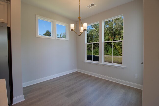 Building Photo - 426 Queenview Ln