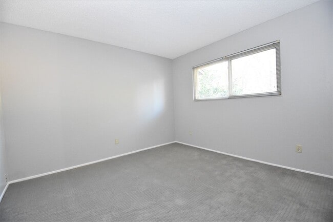 Building Photo - 8744 Woodman Way