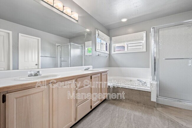 Building Photo - 7290 S Pierson St