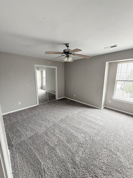 Building Photo - 10527 E 46th Terrace